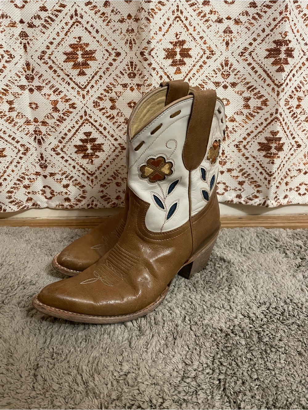 Idyllwind Brown and White Floral Western Heeled Boots